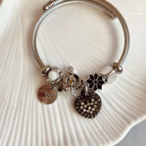 Siyah Taşlı Kalp Charmlı Bileklik