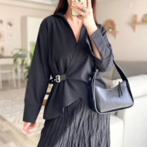 Kemer Detaylı Siyah V Yaka Modern Gömlek