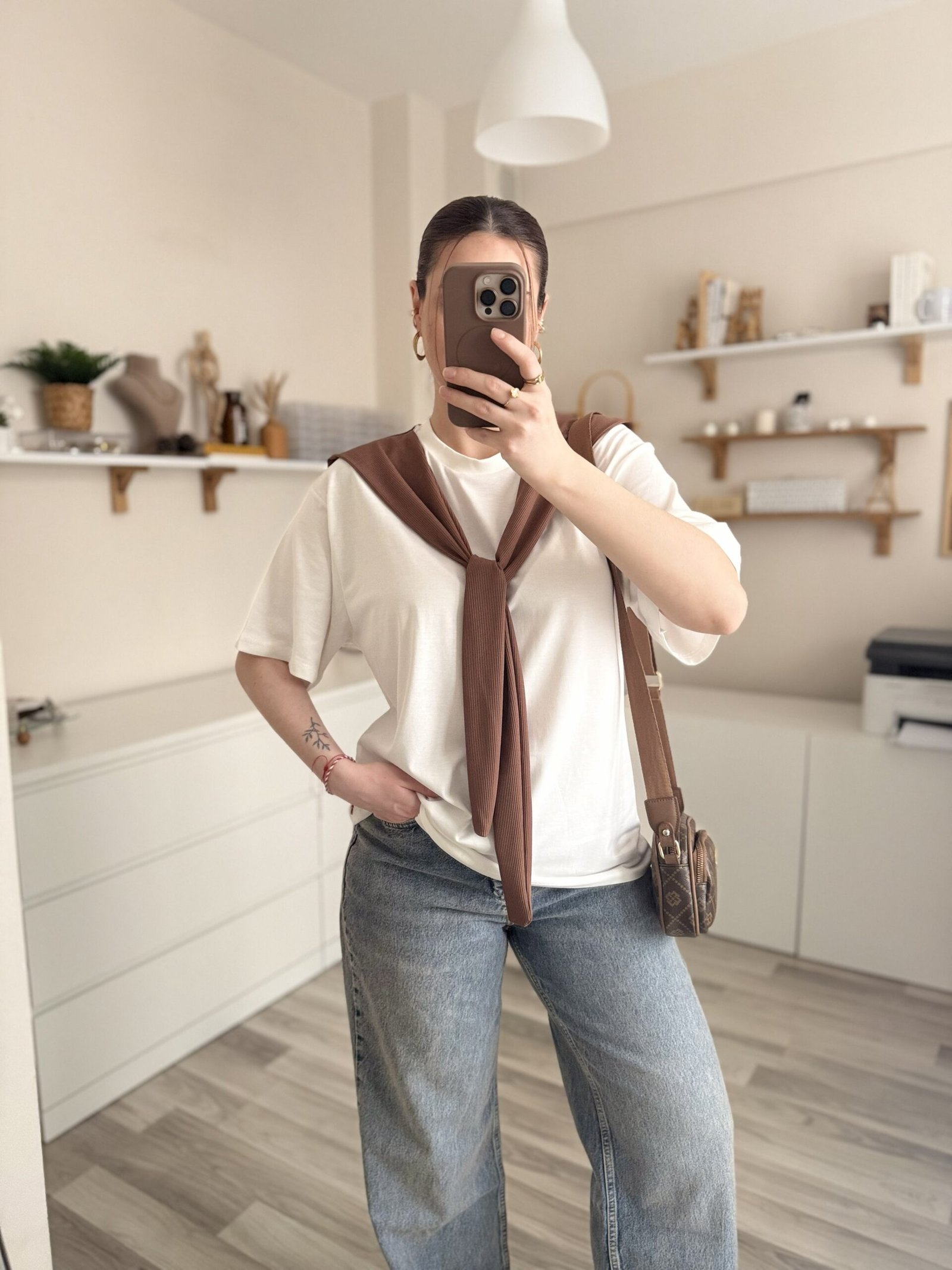 Kadın Şal Bağlama Detaylı Tişört