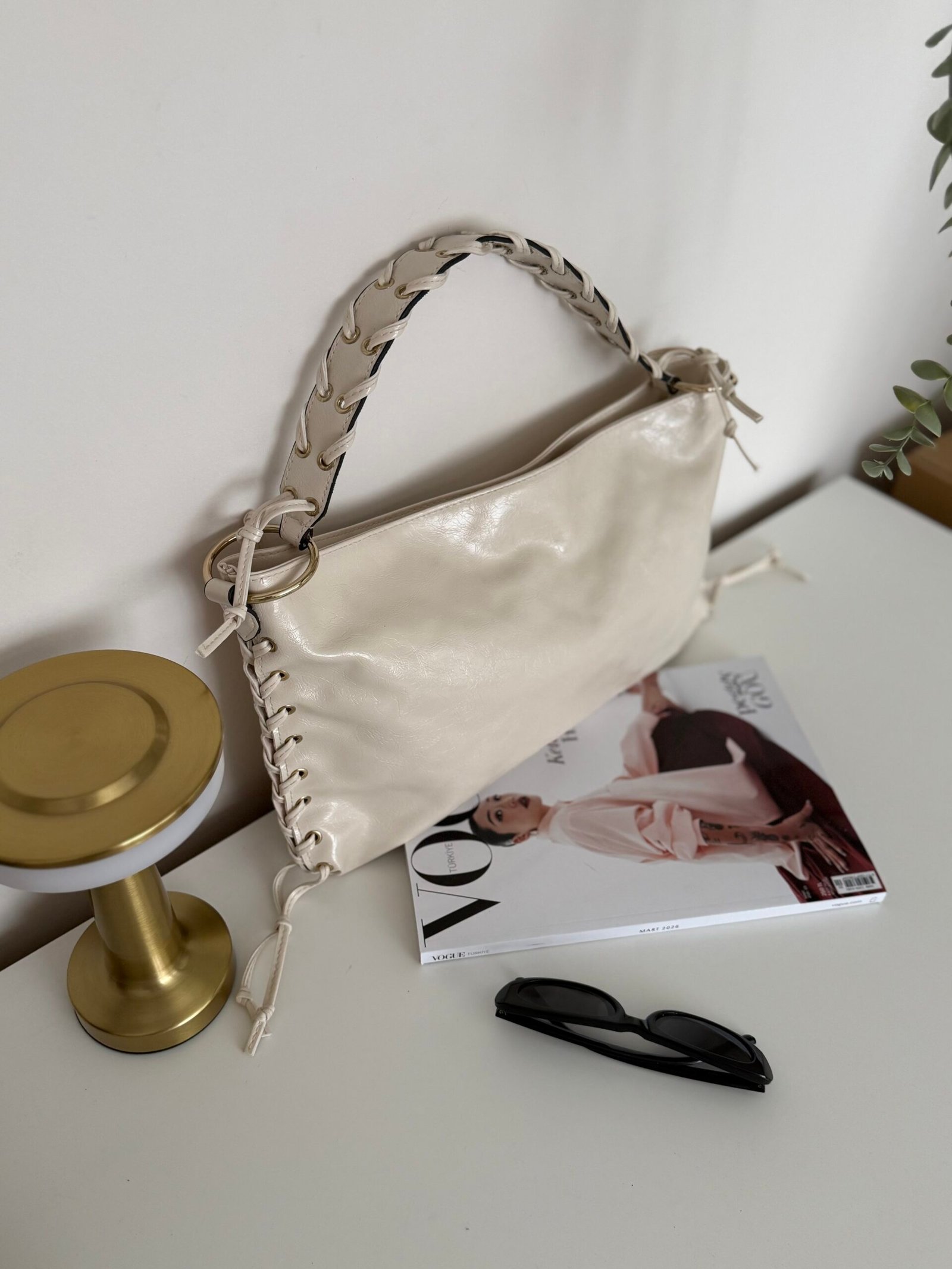 Parlak Suni Deri Bağcıklı Kadın Clutch ve Omuz Çantası Ekru