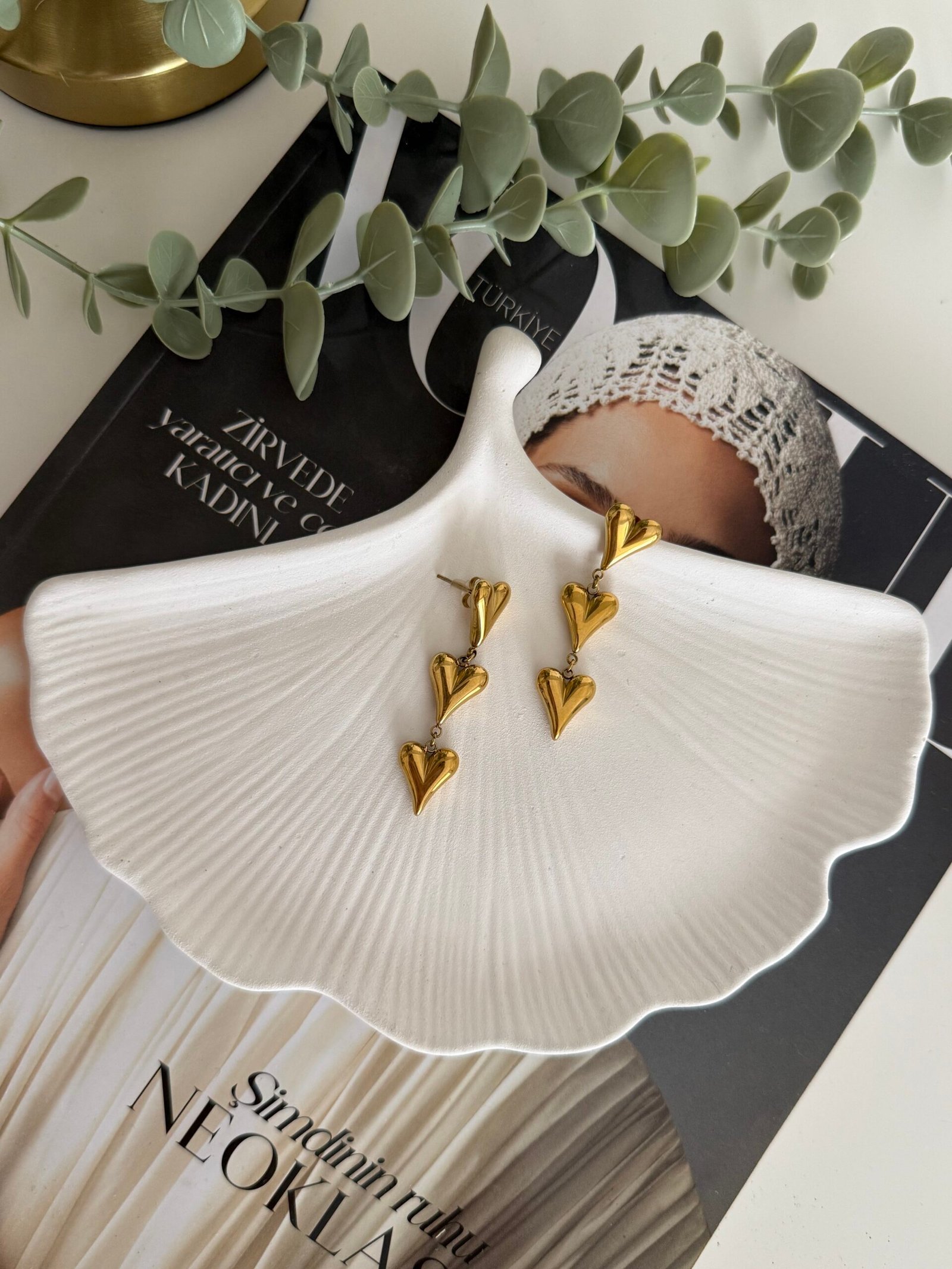 Çelik Kalpli Gold Sallantılı Kadın Küpe